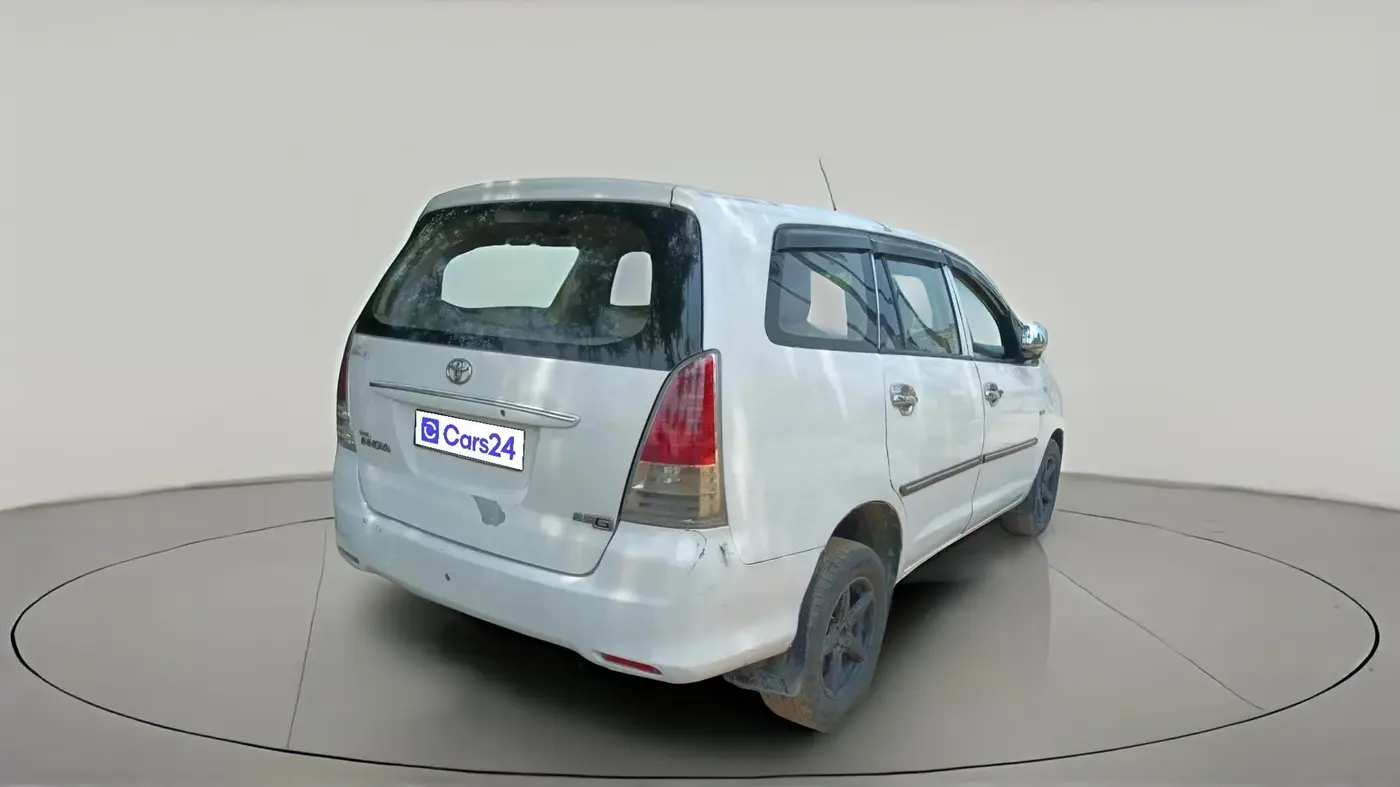 2006 Toyota Innova 2.5 G2, Diesel, Manual, 1,89,866 km, exterior