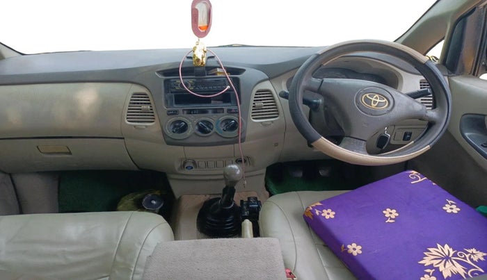 2006 Toyota Innova 2.5 G2, Diesel, Manual, 1,89,866 km, interior