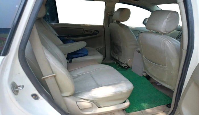 2006 Toyota Innova 2.5 G2, Diesel, Manual, 1,89,866 km, interior