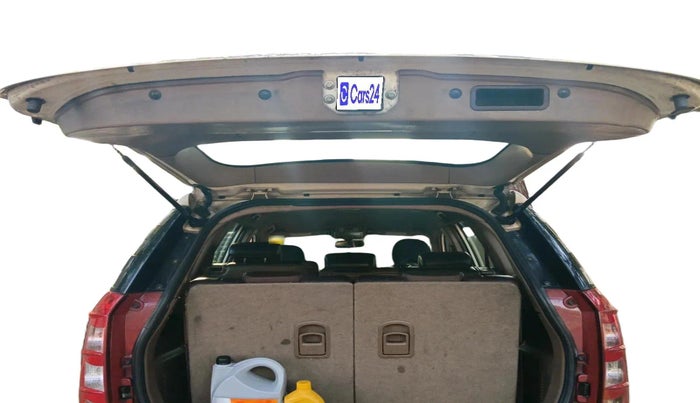 2013 Mahindra XUV500 W8, Diesel, Manual, 2,71,786 km, exterior