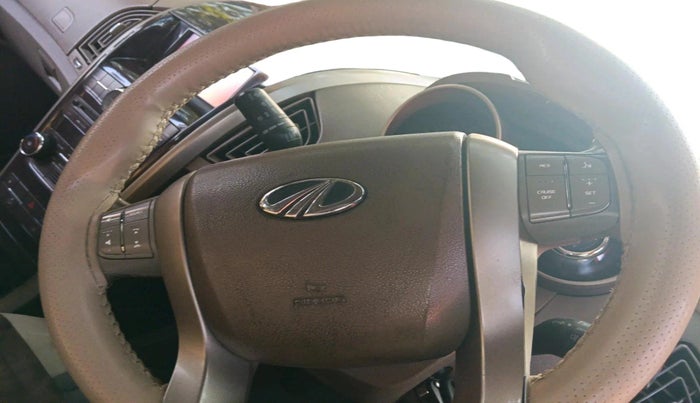 2013 Mahindra XUV500 W8, Diesel, Manual, 2,71,786 km, interior
