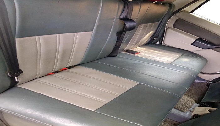 2013 Mahindra Verito 1.5 D4, Diesel, Manual, 1,03,883 km, interior