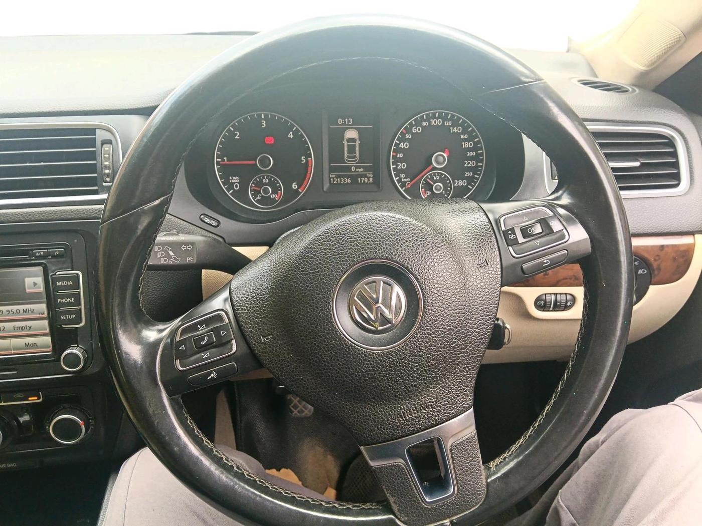 2012 Volkswagen Jetta HIGHLINE TDI, Diesel, Manual, 1,21,336 km, interior