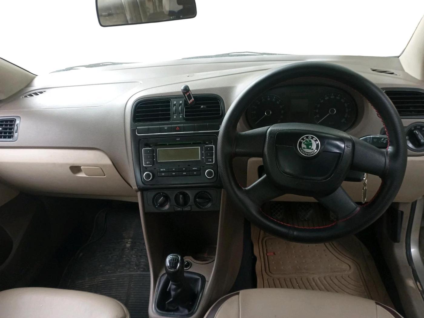 2011 Skoda Rapid AMBITION 1.6 TDI CR MT, Diesel, Manual, 94,425 km, interior