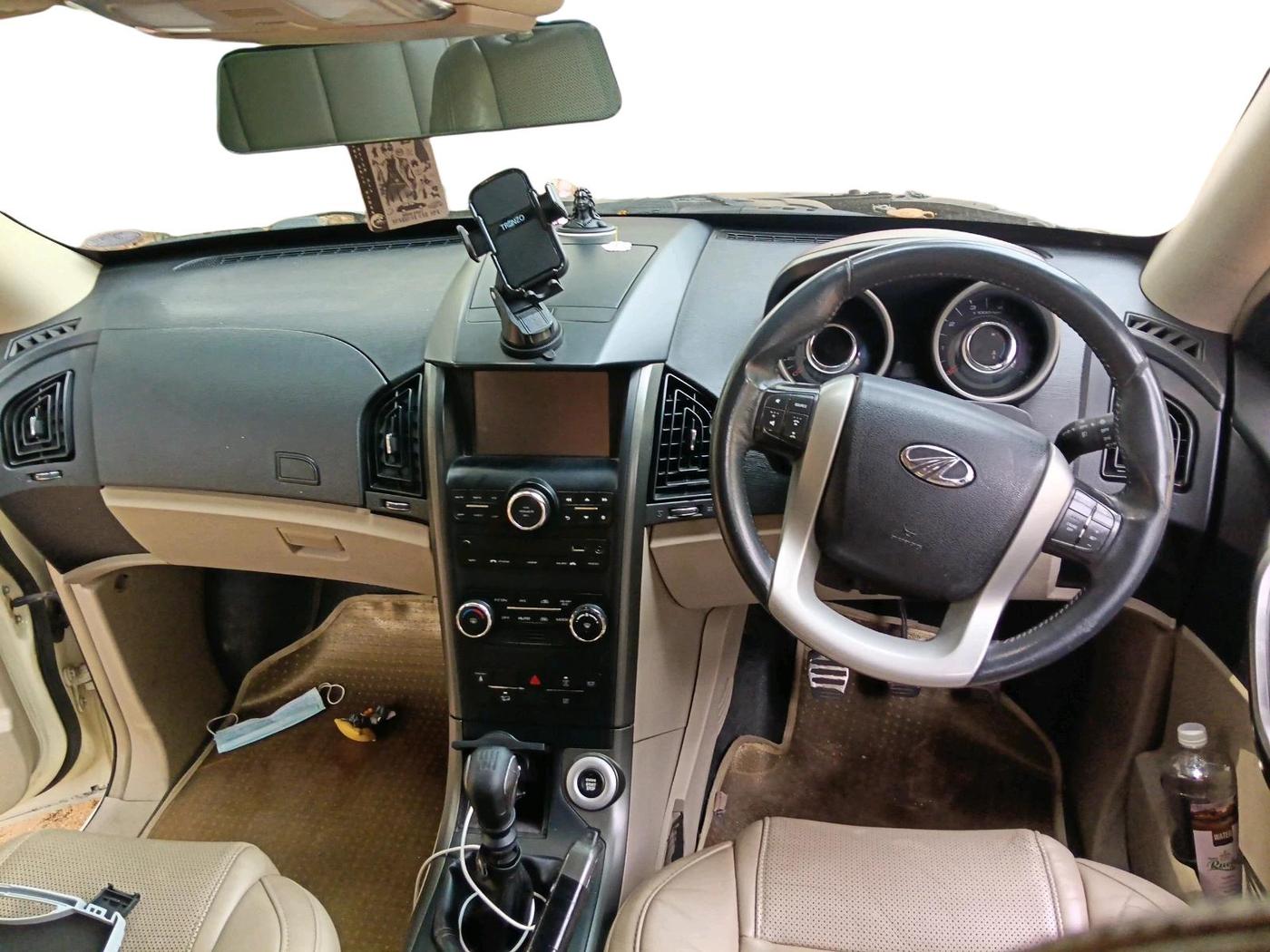 2016 Mahindra XUV500 W10, Diesel, Manual, 1,11,607 km, interior