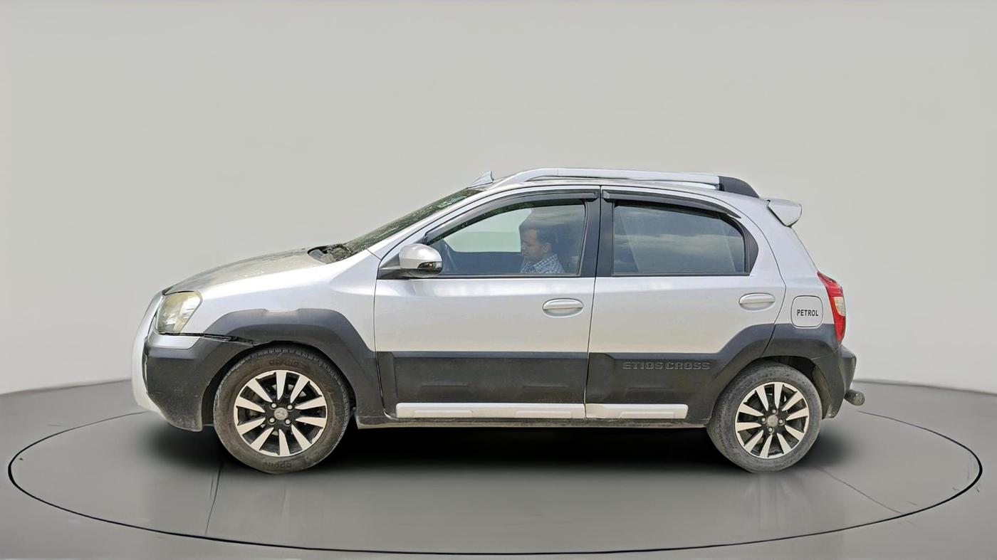2016 Toyota Etios CROSS 1.2 G, Petrol, Manual, 54,688 km, exterior