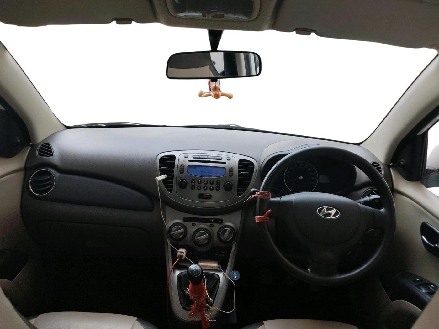 2016 Hyundai i10 SPORTZ 1.1, Petrol, Manual, 47,832 km, interior