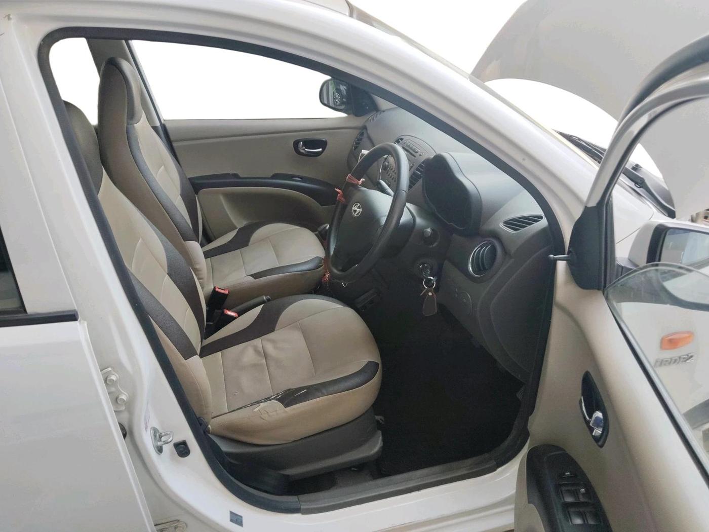 2016 Hyundai i10 SPORTZ 1.1, Petrol, Manual, 47,832 km, interior