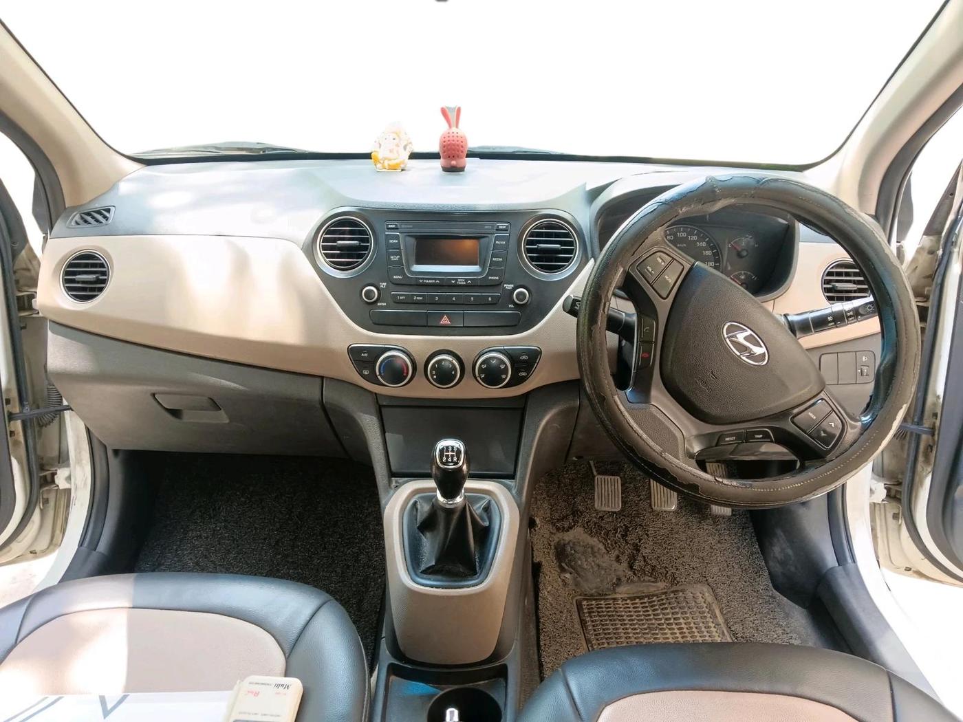 2016 Hyundai Xcent S 1.2, Petrol, Manual, 2,06,500 km, interior
