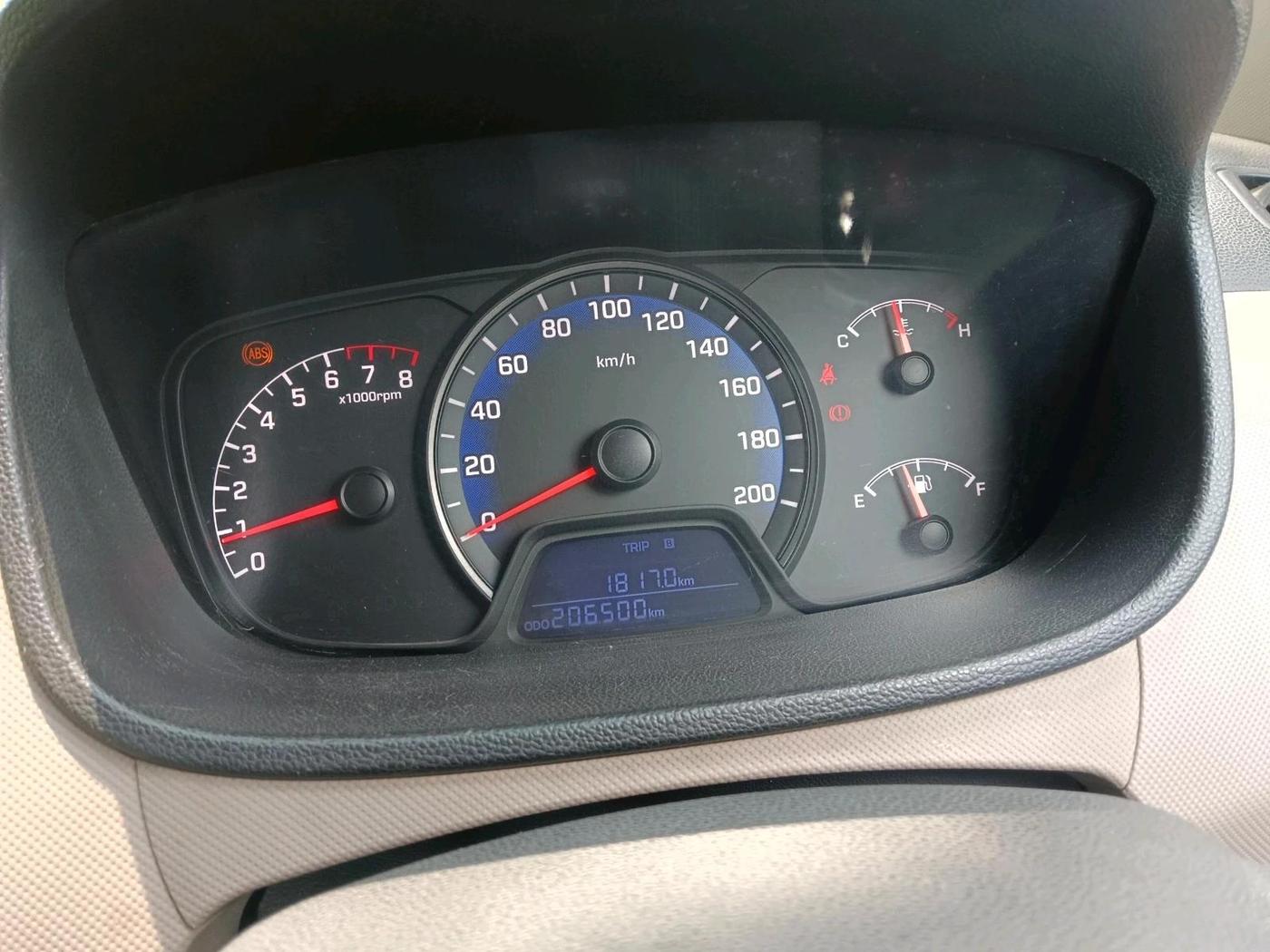 2016 Hyundai Xcent S 1.2, Petrol, Manual, 2,06,500 km, interior