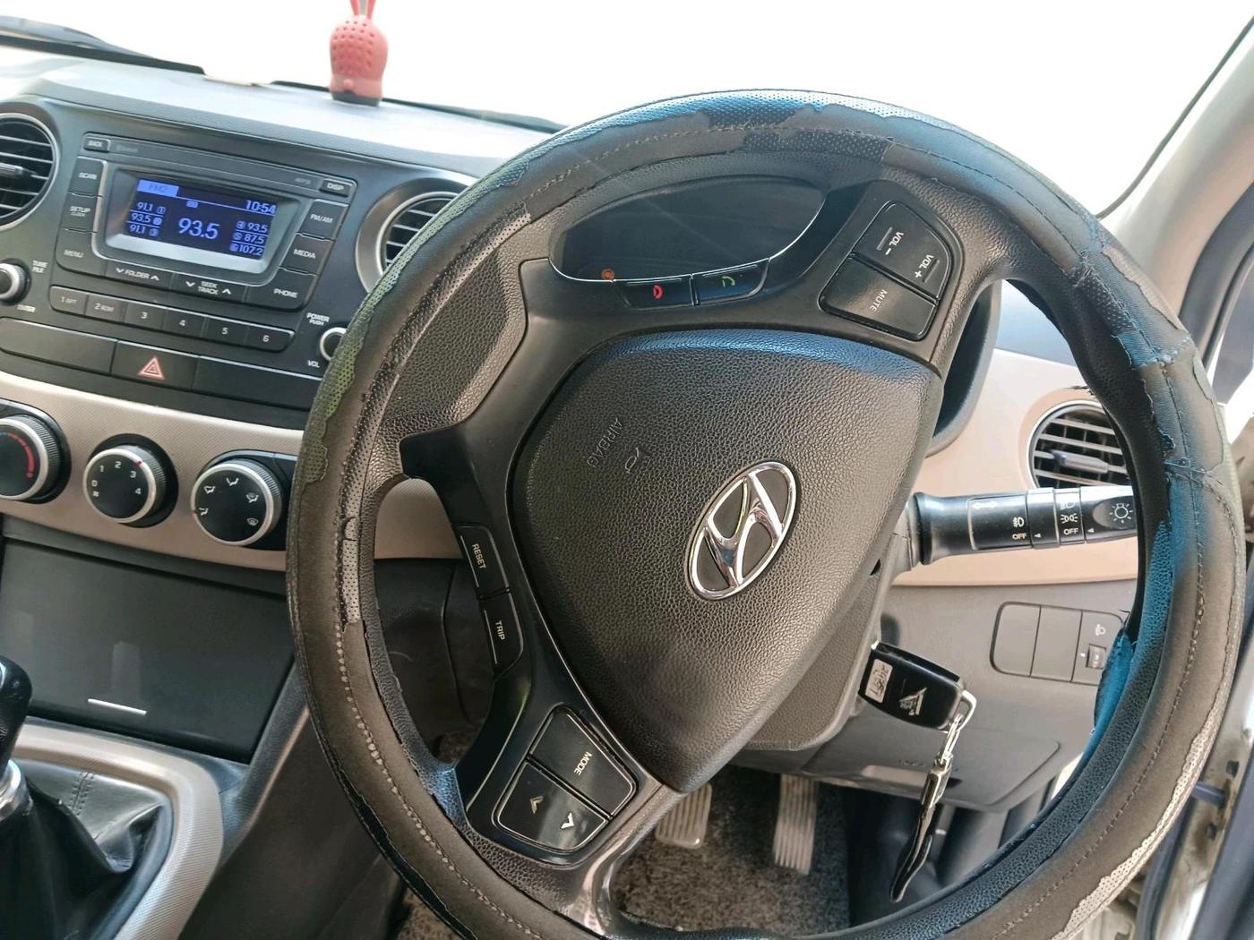2016 Hyundai Xcent S 1.2, Petrol, Manual, 2,06,500 km, interior