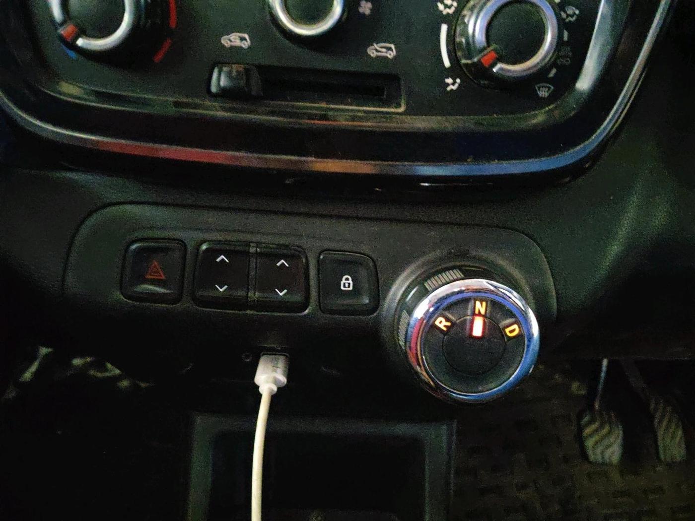 2018 Renault Kwid RXT 1.0 AMT (O), Petrol, Automatic, 88,101 km, interior