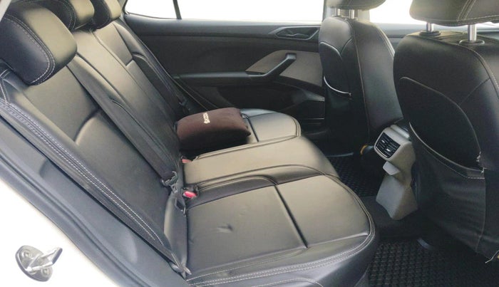 2021 Skoda KUSHAQ ACTIVE 1.0L TSI MT, Petrol, Manual, 1,00,017 km, interior