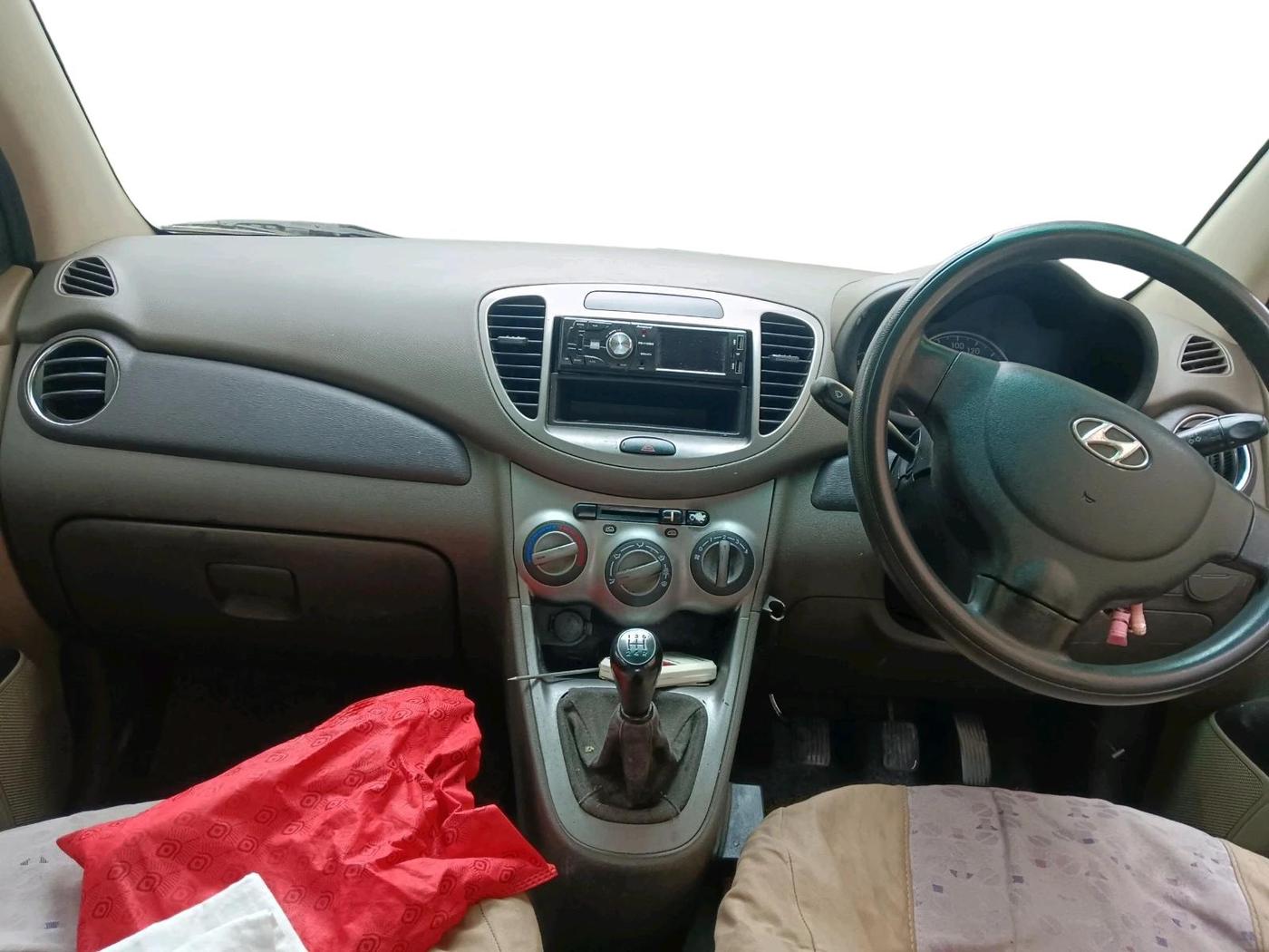 2011 Hyundai i10 MAGNA 1.2, Petrol, Manual, 1,46,452 km, interior