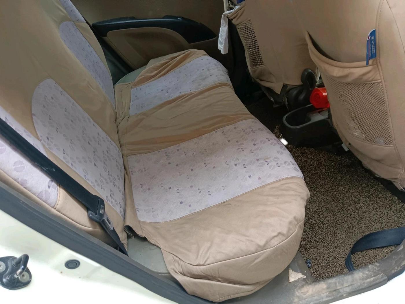 2011 Hyundai i10 MAGNA 1.2, Petrol, Manual, 1,46,452 km, interior