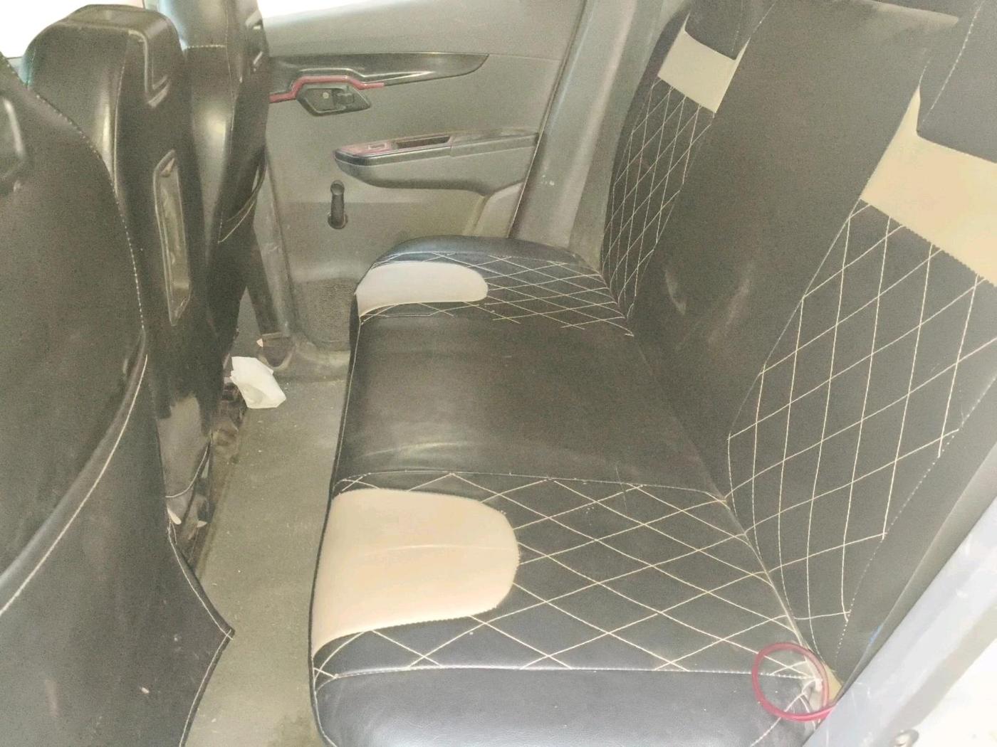 2018 Mahindra KUV 100 NXT K2 P 6 STR, Petrol, Manual, 57,554 km, interior