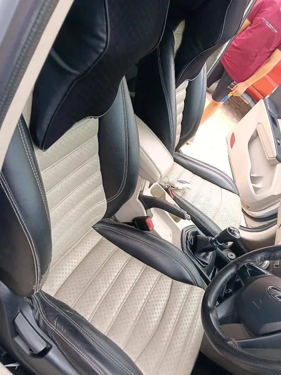 2019 Mahindra XUV300 W4 1.5 DIESEL, Diesel, Manual, 1,01,338 km, interior