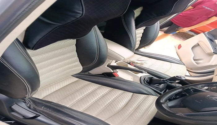 2019 Mahindra XUV300 W4 1.5 DIESEL, Diesel, Manual, 1,01,338 km, interior