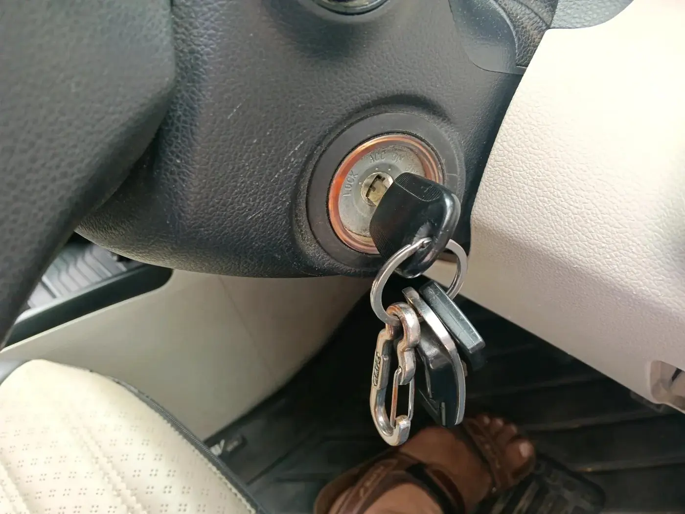 2019 Mahindra XUV300 W4 1.5 DIESEL, Diesel, Manual, 1,01,338 km, interior
