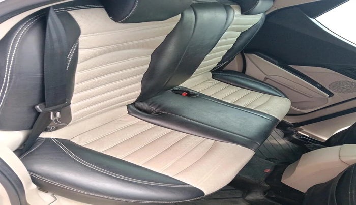 2019 Mahindra XUV300 W4 1.5 DIESEL, Diesel, Manual, 1,01,338 km, interior