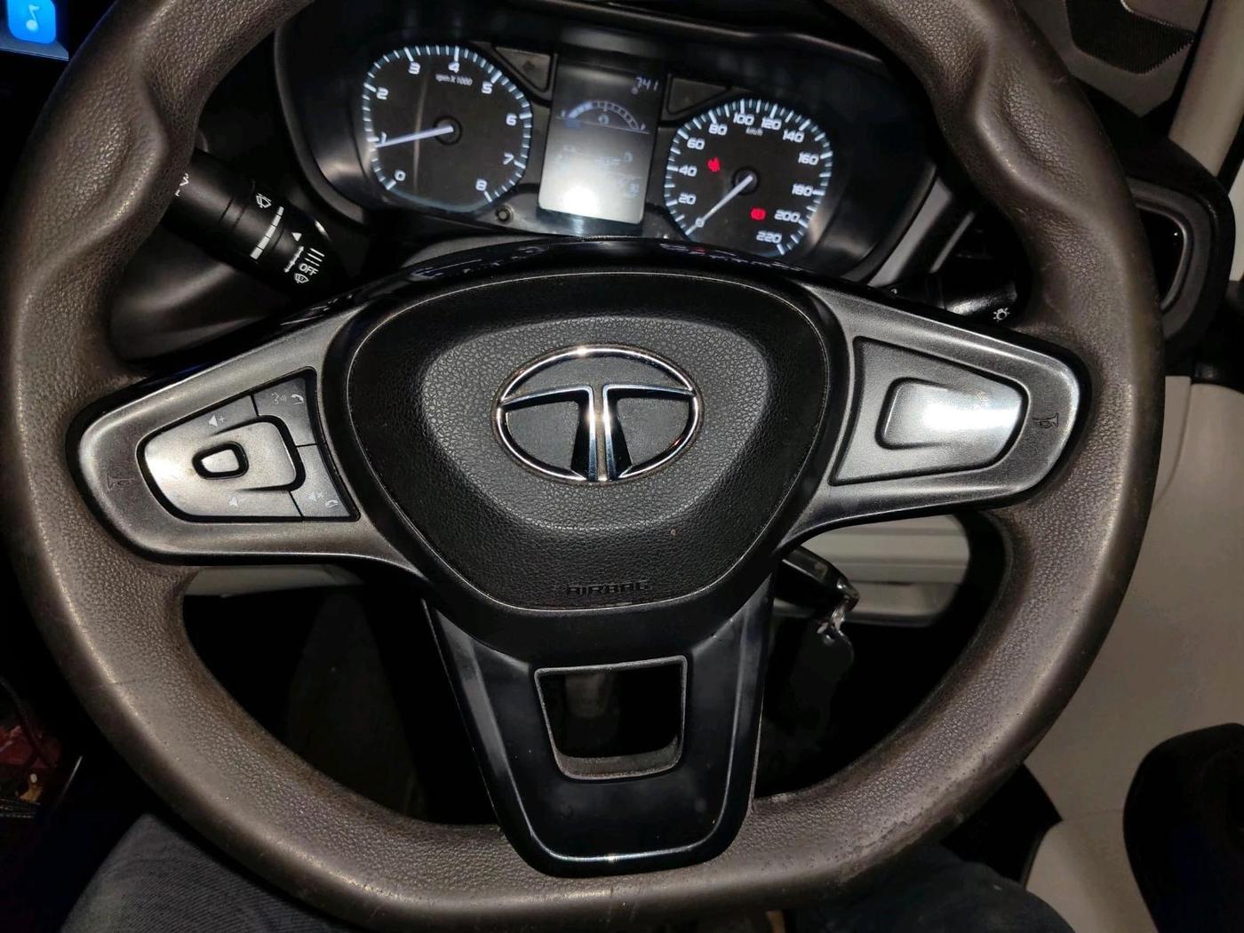 2022 Tata ALTROZ XE PLUS PETROL, Petrol, Manual, 85,844 km, interior