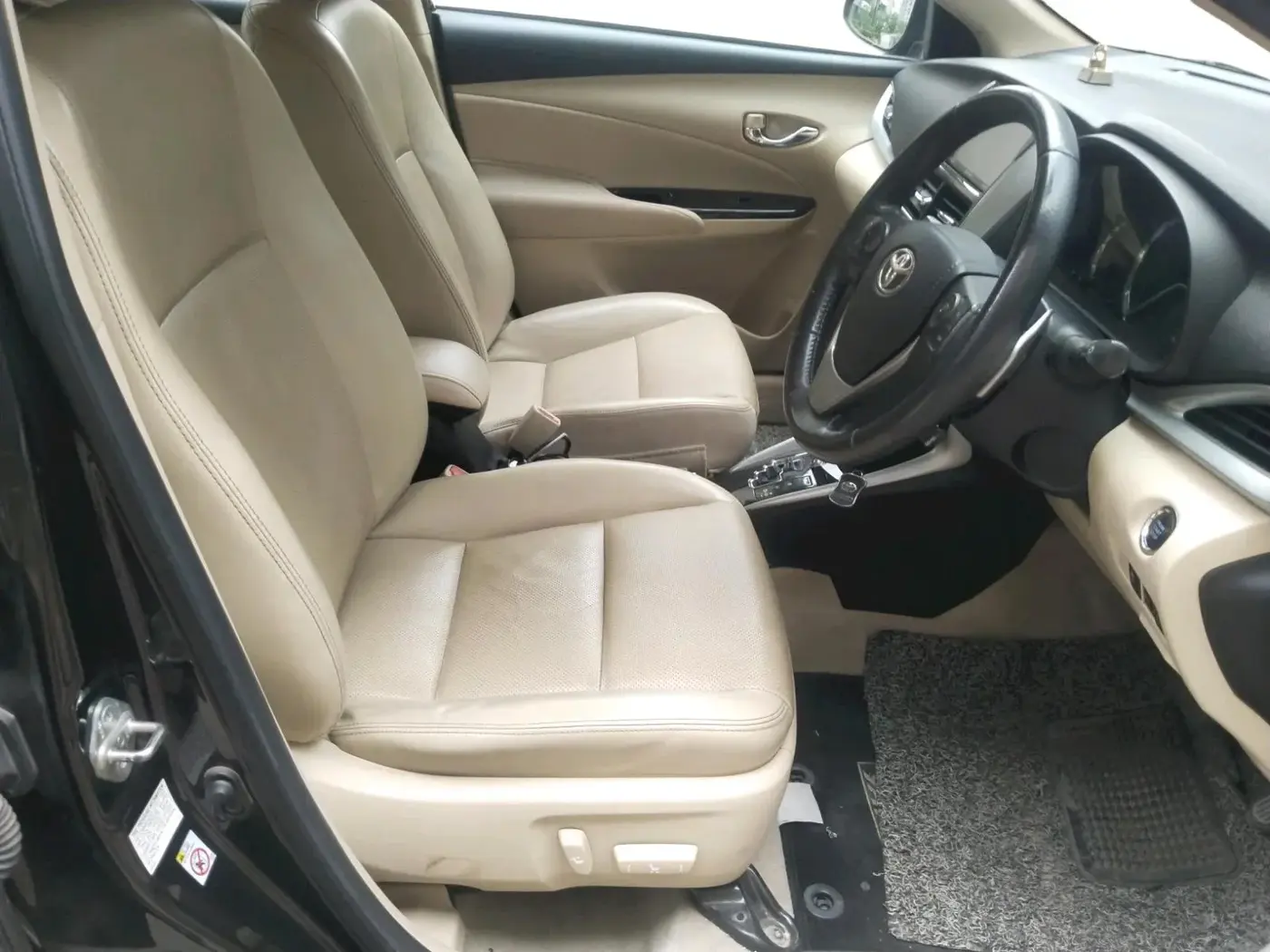 2018 Toyota YARIS VX CVT, Petrol, Automatic, 76,222 km, interior