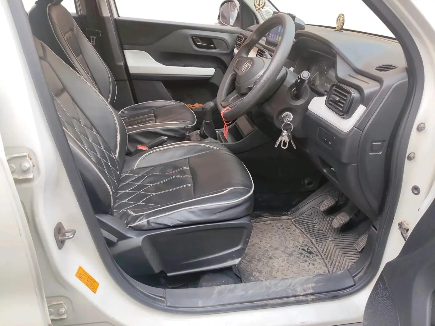 2023 Tata PUNCH PURE MT, Petrol, Manual, 37,980 km, interior