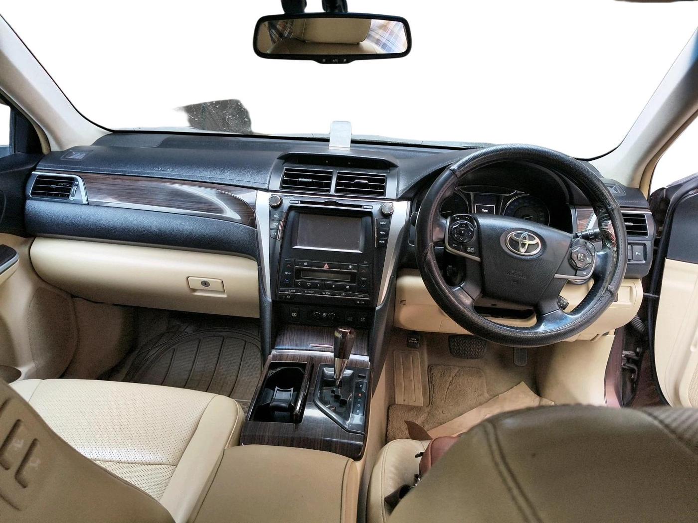 2015 Toyota Camry HYBRID, Hybrid, Automatic, 1,39,313 km, interior