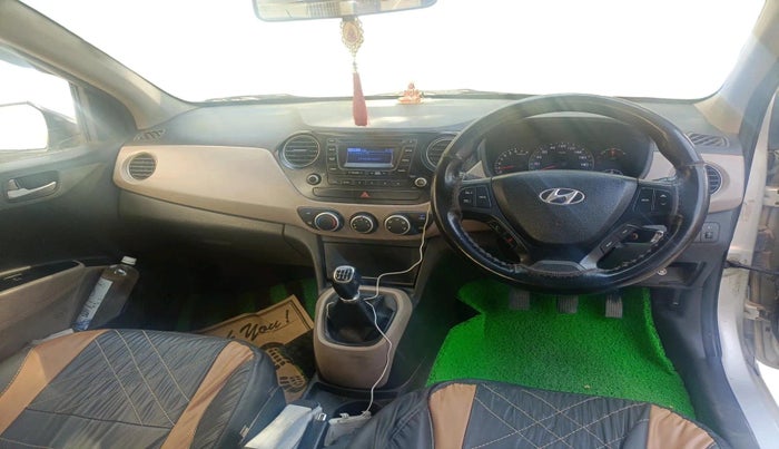 2014 Hyundai Xcent S (O) 1.2, Petrol, Manual, 1,29,874 km, interior