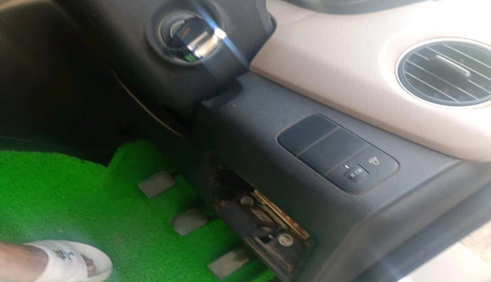 2014 Hyundai Xcent S (O) 1.2, Petrol, Manual, 1,29,874 km, interior