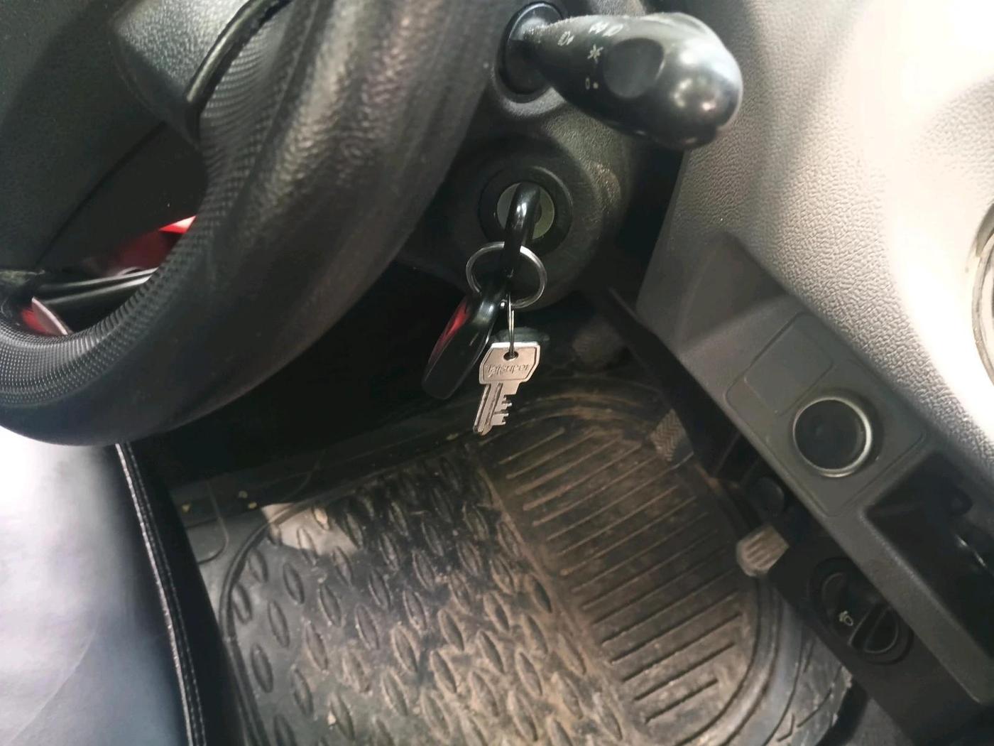 2011 Toyota Etios Liva G, CNG, Manual, 99,208 km, interior