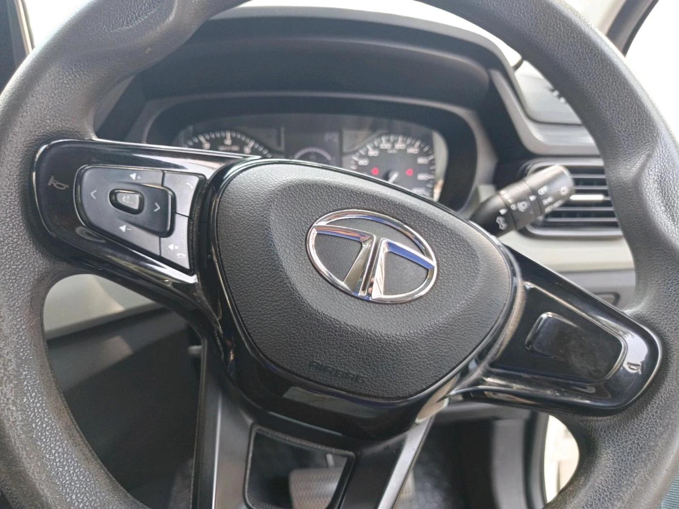 2023 Tata PUNCH ADVENTURE AMT, Petrol, Automatic, 1,24,898 km, interior