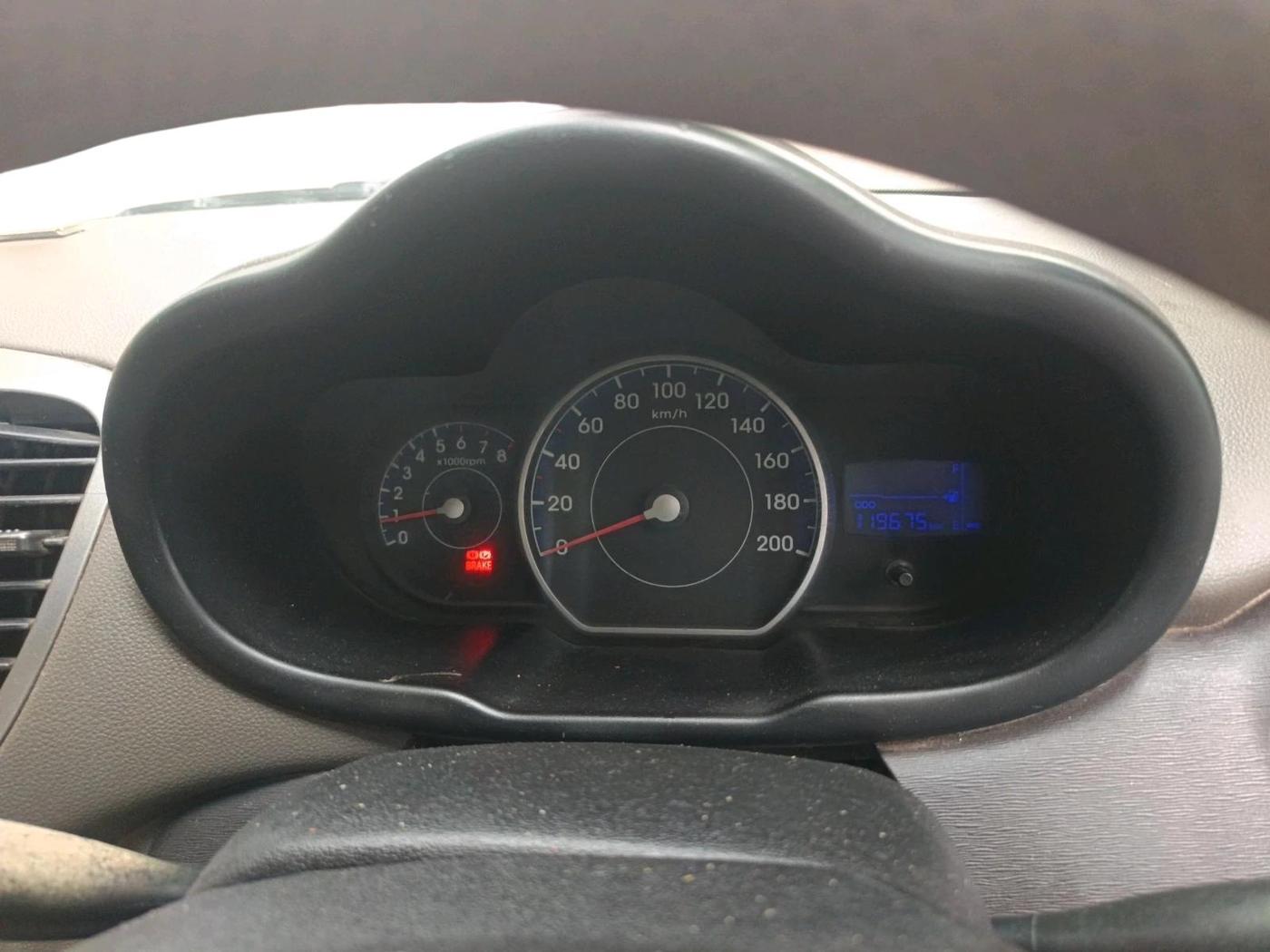 2012 Hyundai i10 MAGNA 1.1, CNG, Manual, 1,19,675 km, interior