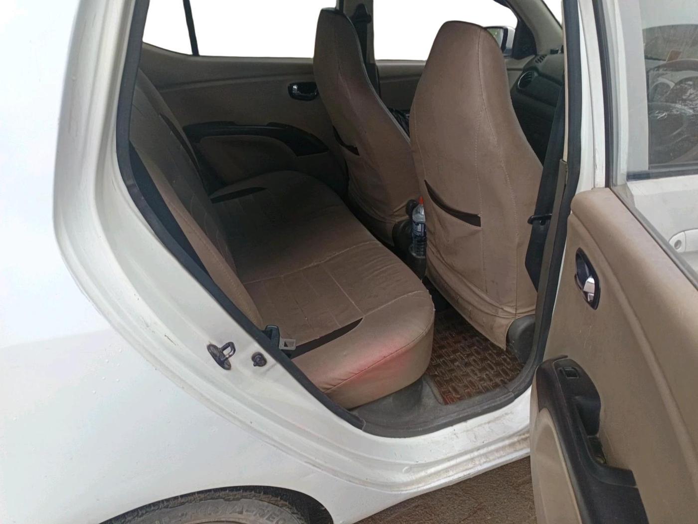 2012 Hyundai i10 MAGNA 1.1, CNG, Manual, 1,19,675 km, interior