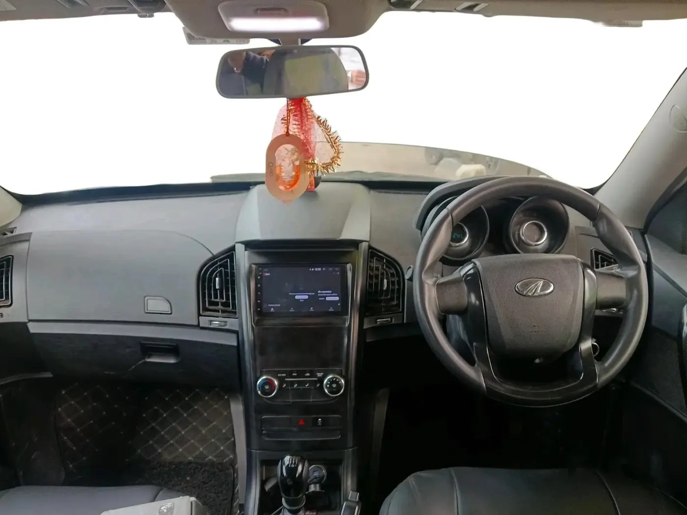 2019 Mahindra XUV500 W5, Diesel, Manual, 1,17,000 km, interior