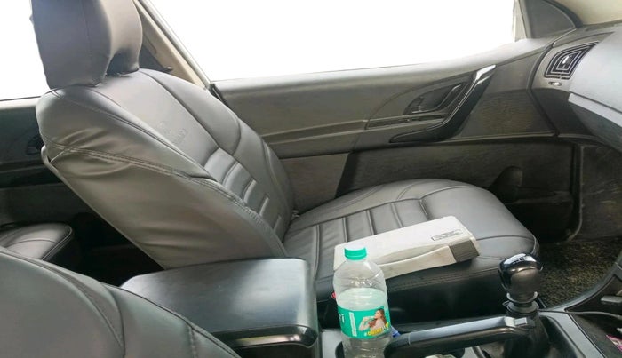 2019 Mahindra XUV500 W5, Diesel, Manual, 1,16,747 km, interior