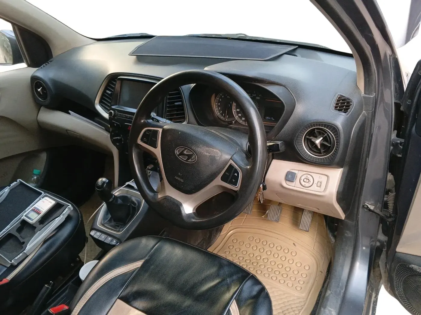 2018 Hyundai NEW SANTRO SPORTZ CNG, CNG, Manual, 1,35,417 km, interior