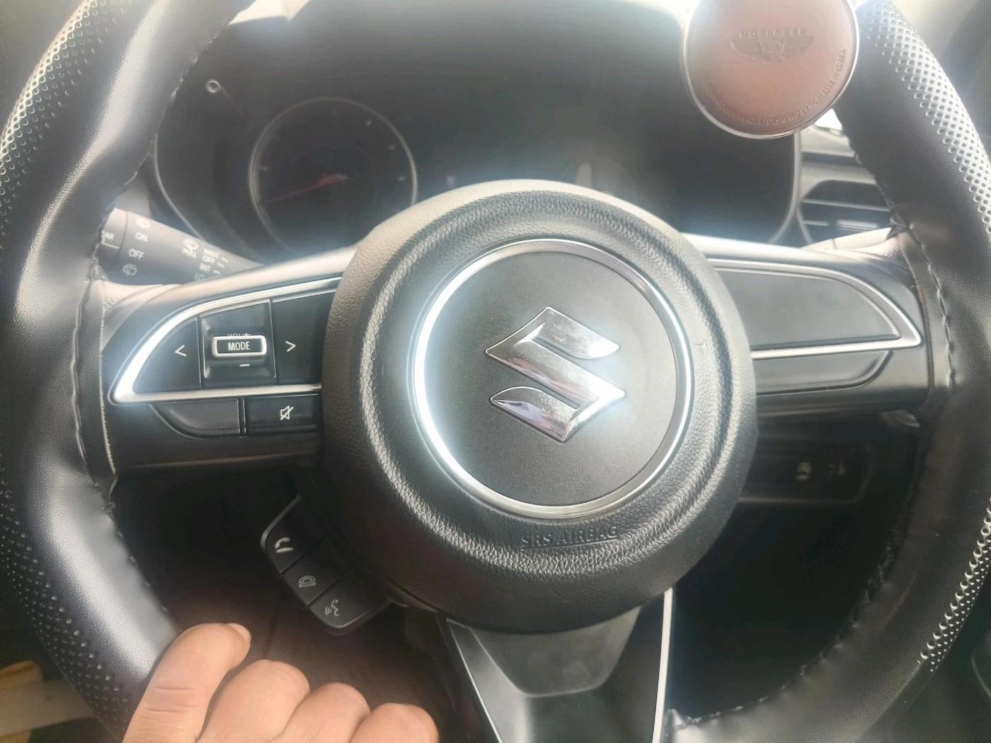 2025 Maruti Swift ZXi AMT, Petrol, Automatic, 20,276 km, interior