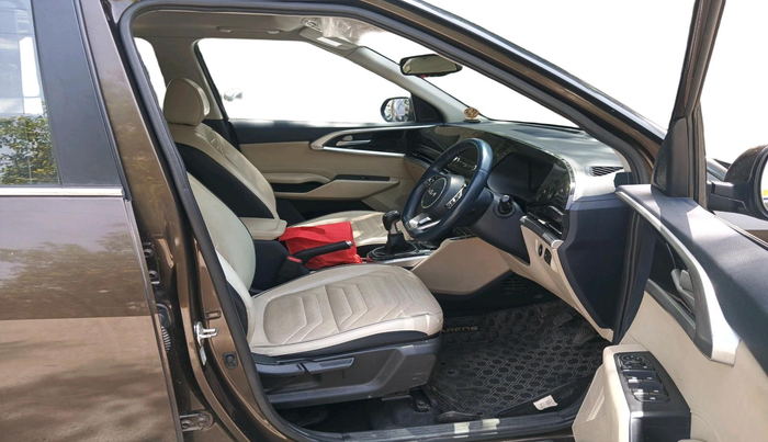 2022 KIA CARENS LUXURY PLUS 1.4 PETROL 7 STR, Petrol, Manual, 37,055 km, interior