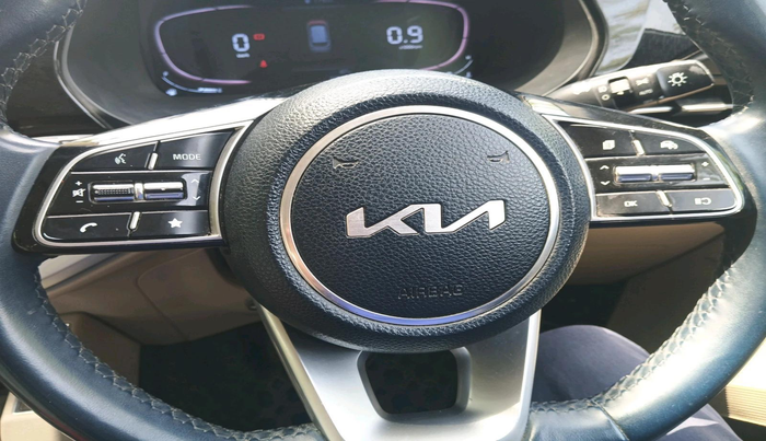 2022 KIA CARENS LUXURY PLUS 1.4 PETROL 7 STR, Petrol, Manual, 37,055 km, interior