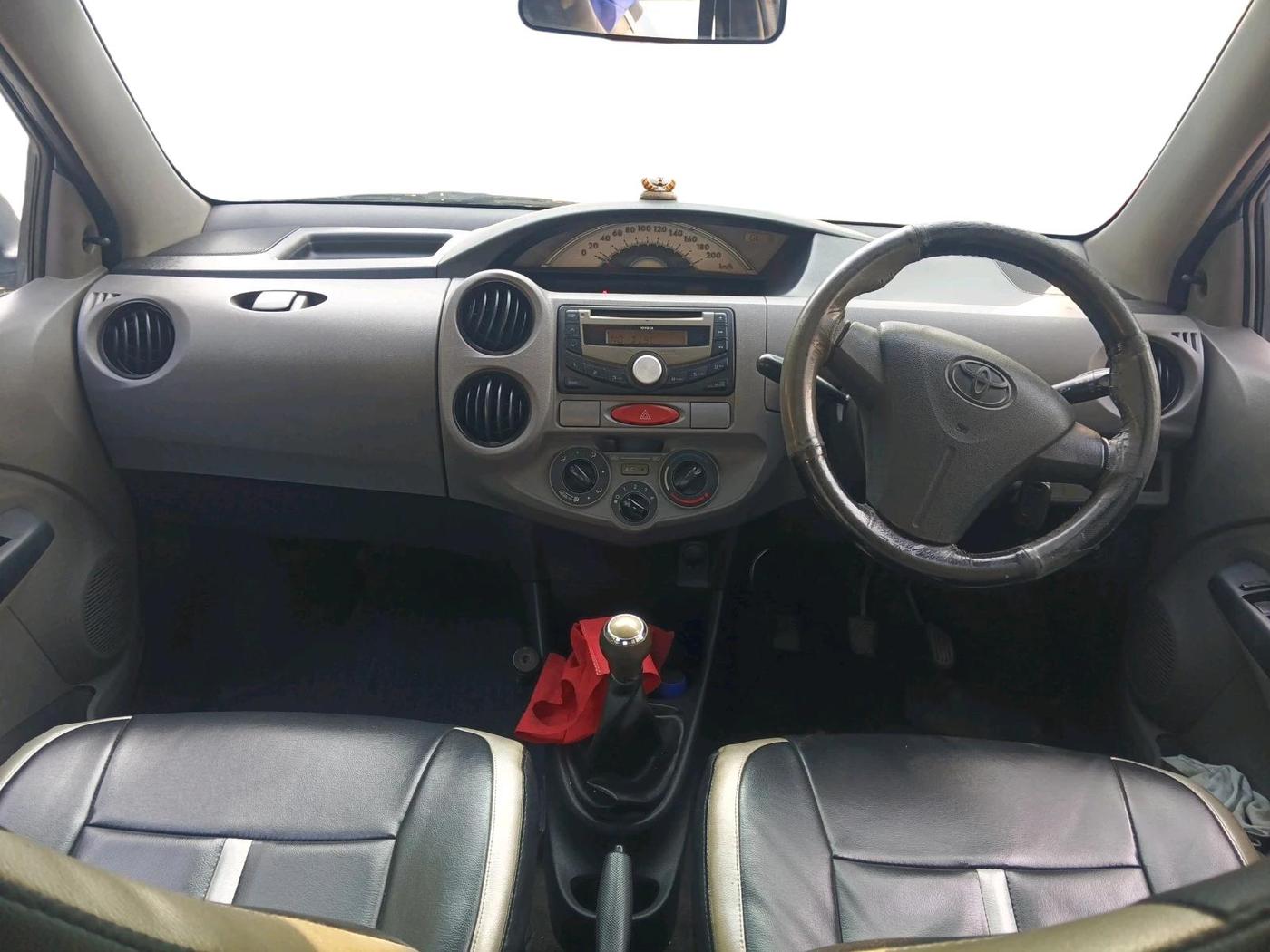 2011 Toyota Etios Liva G, Petrol, Manual, 1,16,791 km, interior