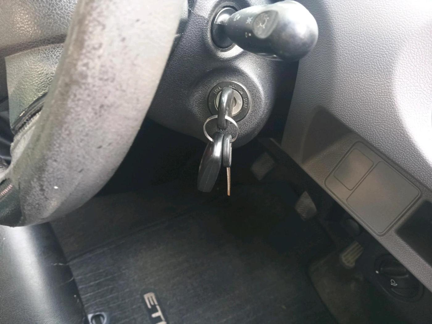 2011 Toyota Etios Liva G, Petrol, Manual, 1,16,791 km, interior