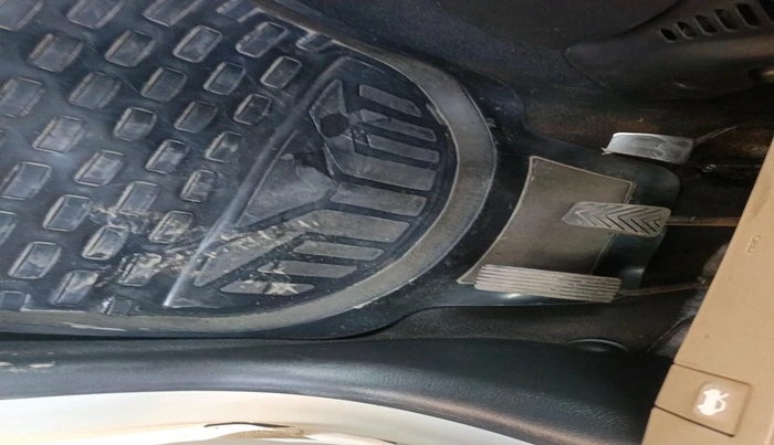 2018 Hyundai Eon ERA +, CNG, Manual, 1,20,000 km, interior