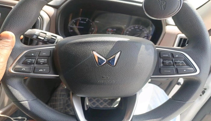 2024 Mahindra SCORPIO-N Z6 DIESEL MT 2WD 7 STR, Diesel, Manual, 29,834 km, interior