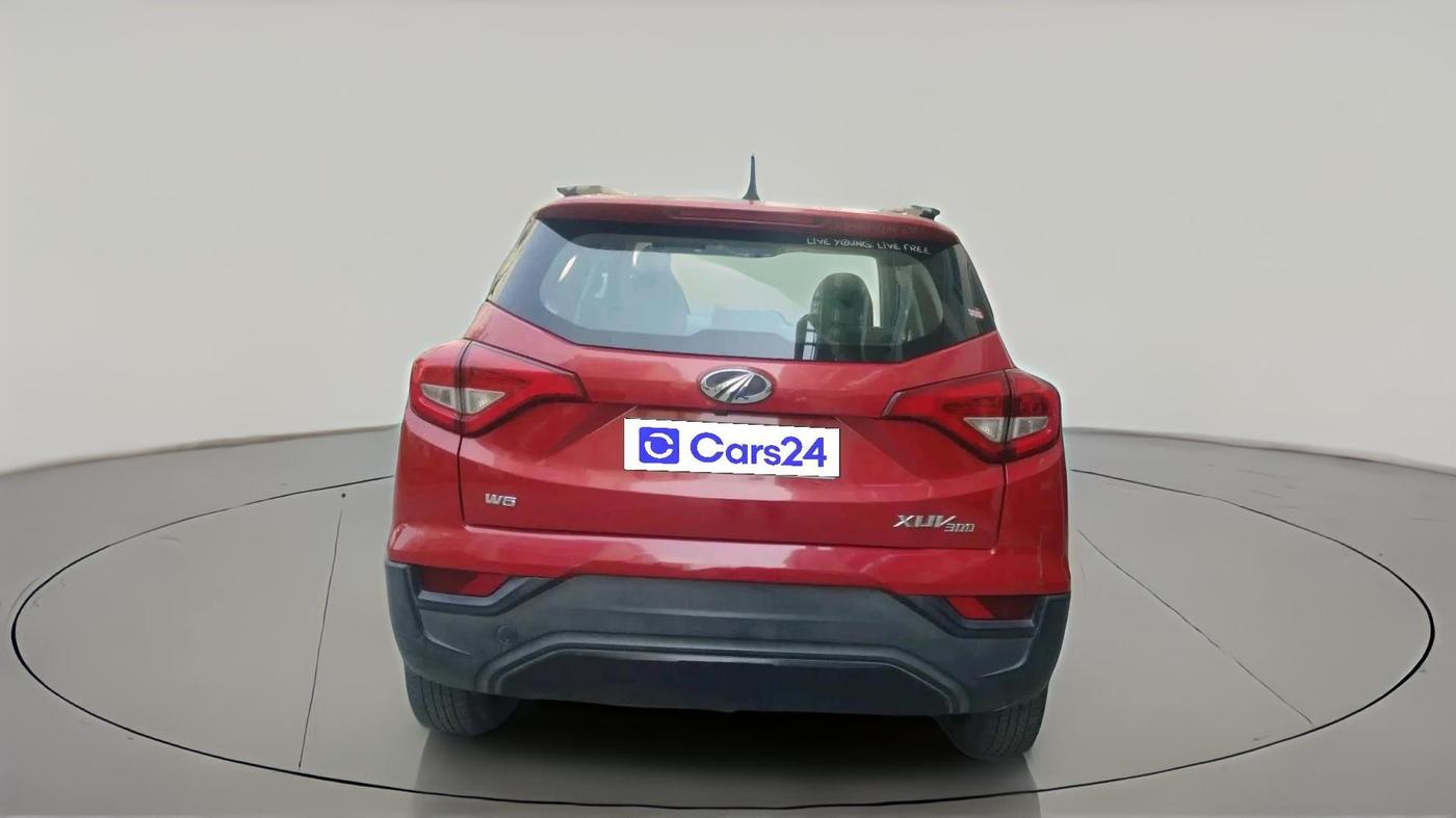 2019 Mahindra XUV300 W6 1.5 DIESEL, Diesel, Manual, 1,31,256 km, exterior