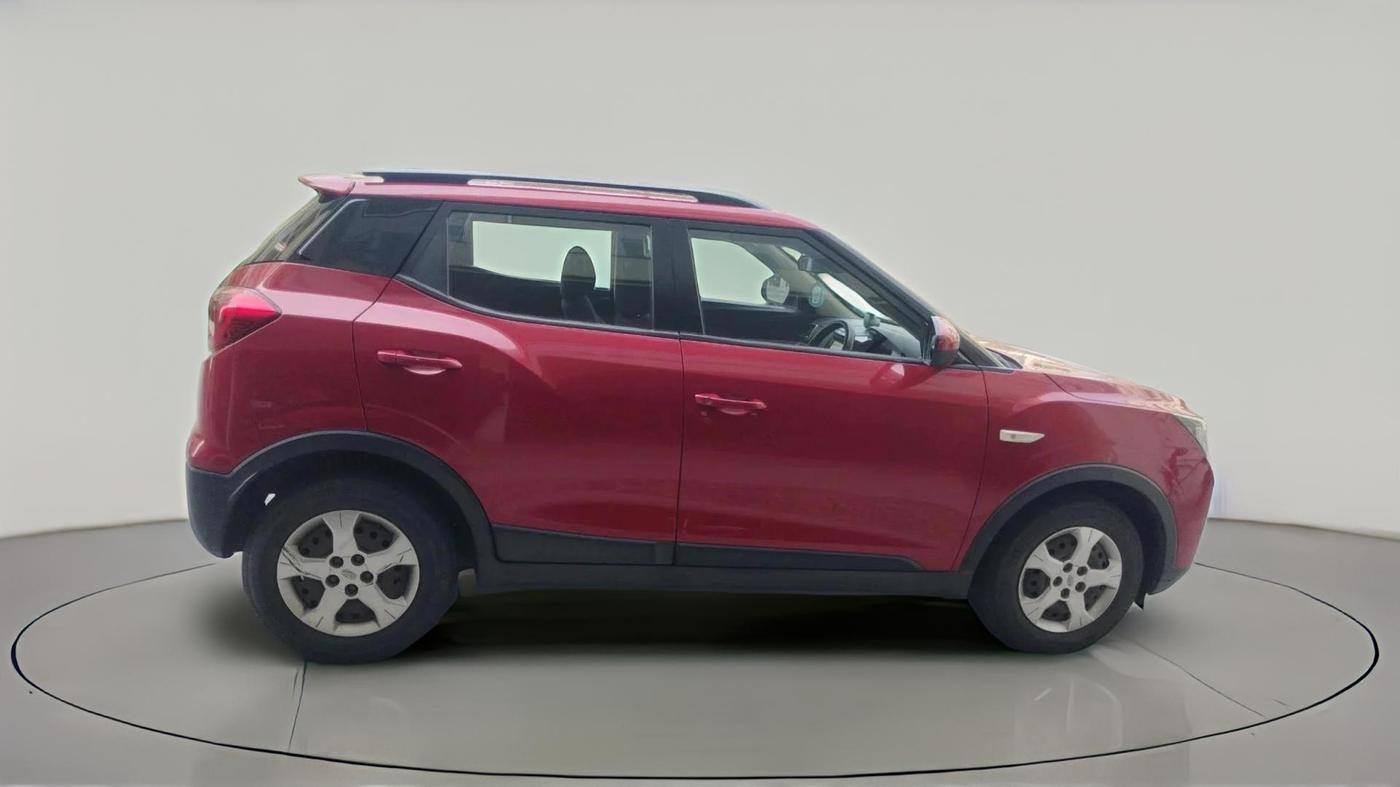 2019 Mahindra XUV300 W6 1.5 DIESEL, Diesel, Manual, 1,31,256 km, exterior