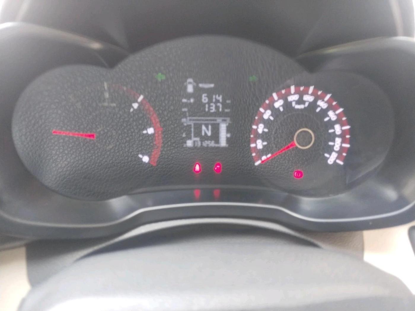 2019 Mahindra XUV300 W6 1.5 DIESEL, Diesel, Manual, 1,31,256 km, interior
