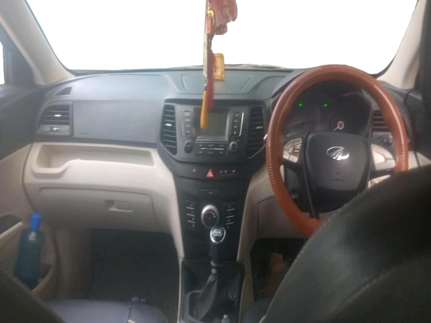 2022 Mahindra XUV300 W6 1.2 PETROL, Petrol, Manual, 36,838 km, interior