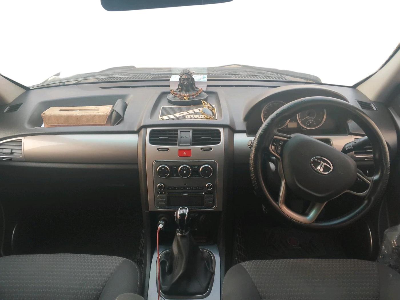 2017 Tata Safari Storme 2.2 EX 4X2, Diesel, Manual, 1,16,567 km, interior