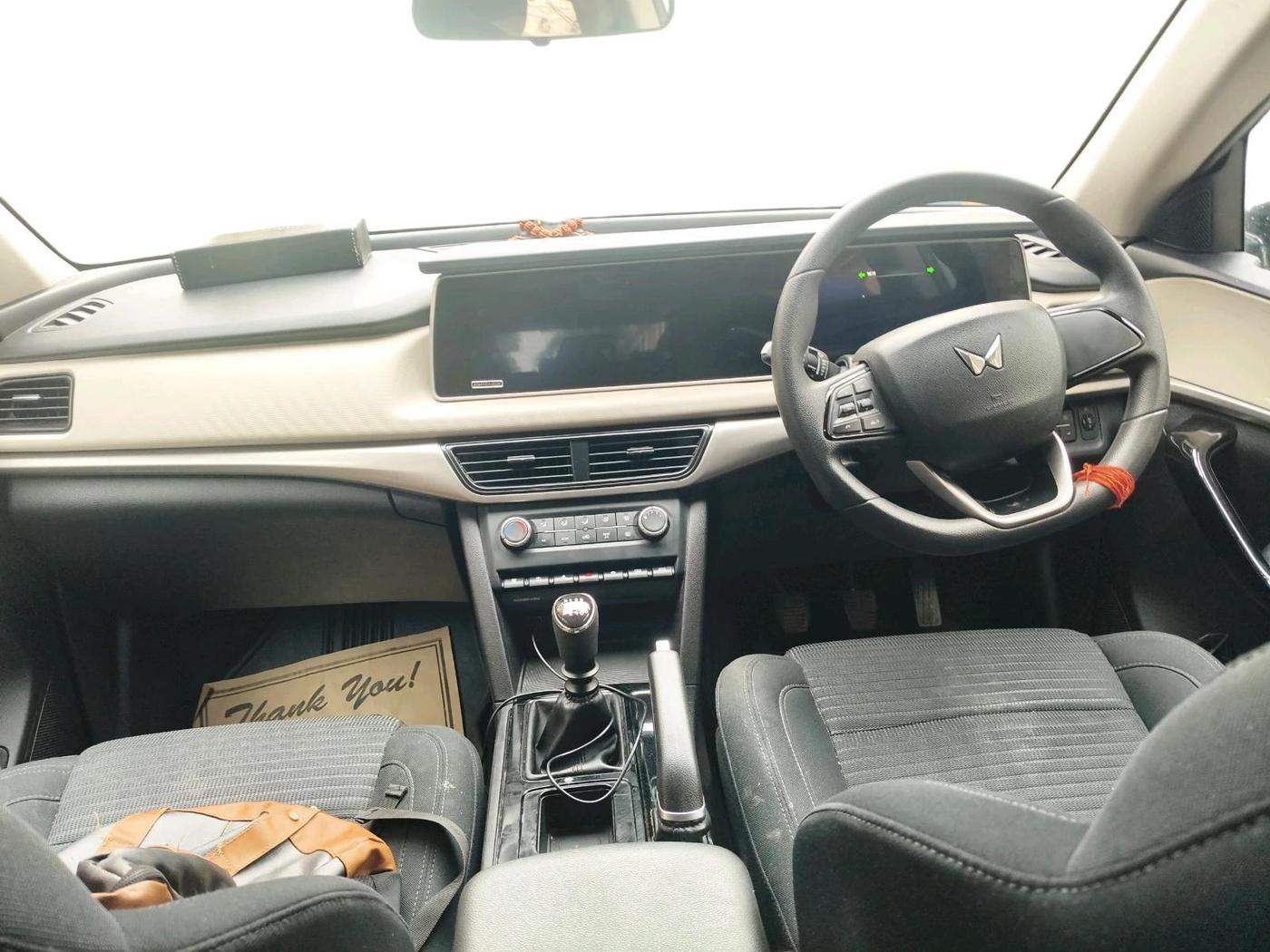 2023 Mahindra XUV700 AX 5 D MT 7 STR, Diesel, Manual, 55,113 km, interior